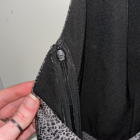 GUESS halter open back a nake print top - Picture 5 of 6